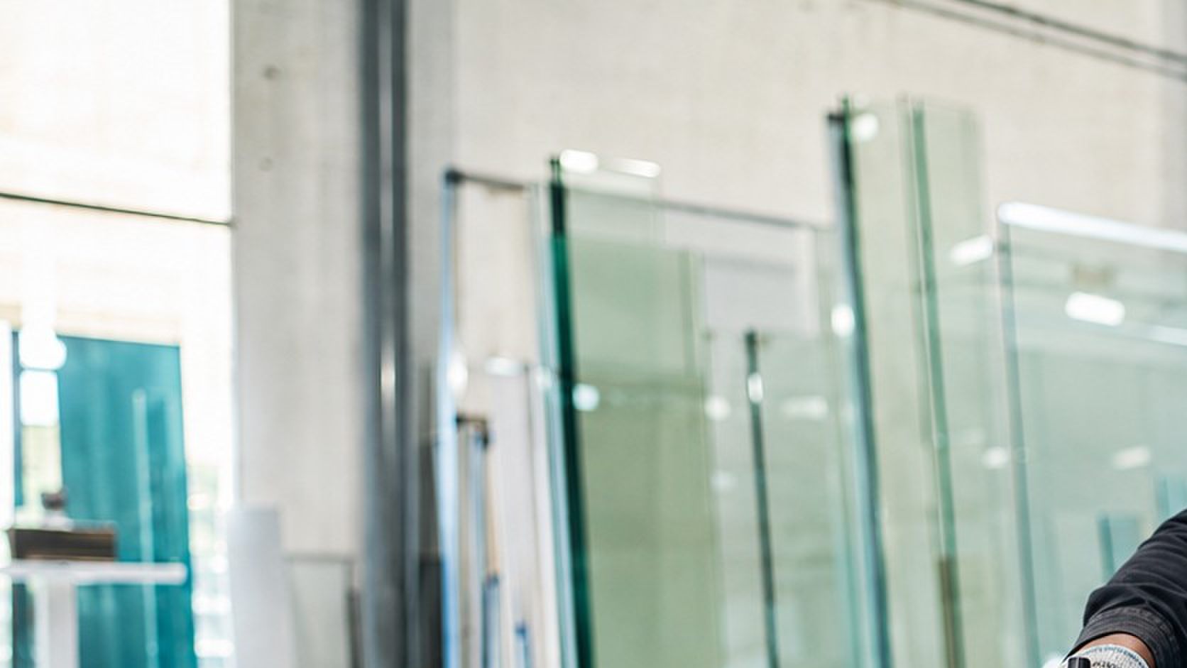 Glass and aluminium repair preparation